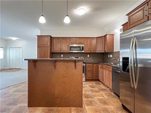 4 250 7Th Avenue N, Virden, MB - Indoor Photo Showing Kitchen With Stainless Steel Kitchen With Double Sink