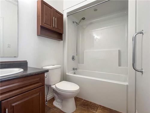 4 250 7Th Avenue N, Virden, MB - Indoor Photo Showing Bathroom