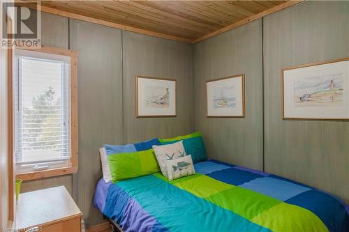 1212 Sauble Falls Road, Sauble Beach, ON - Indoor Photo Showing Bedroom