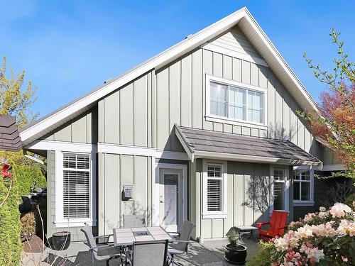 115-1055 Crown Isle Dr, Courtenay, BC - Outdoor