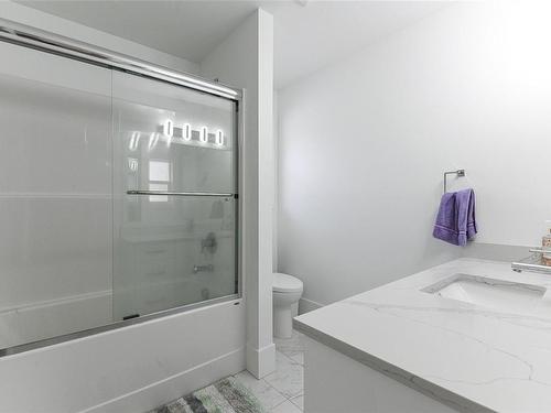 929 Monga Rd, Nanaimo, BC - Indoor Photo Showing Bathroom