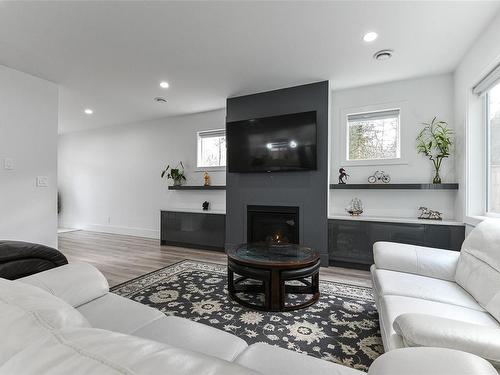 929 Monga Rd, Nanaimo, BC - Indoor Photo Showing Living Room With Fireplace