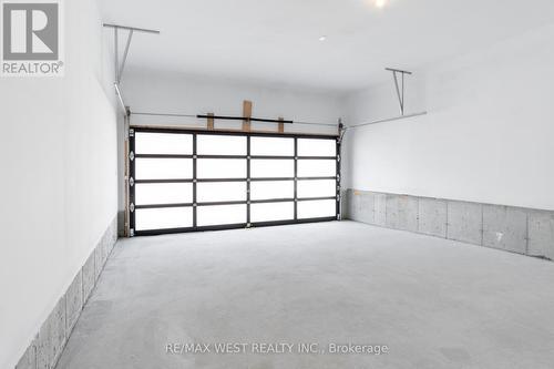 2714 Peter Matthews Drive, Pickering, ON - Indoor Photo Showing Garage