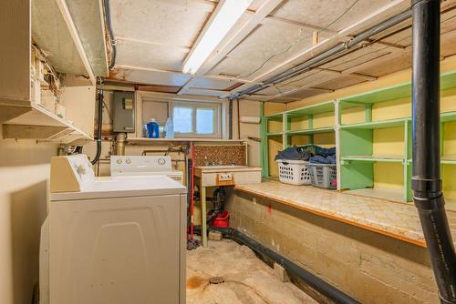 228 1St Ave, Trail, BC - Indoor Photo Showing Laundry Room