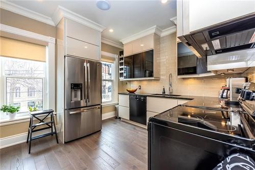 14 Bold Street, Hamilton, ON - Indoor Photo Showing Kitchen With Upgraded Kitchen