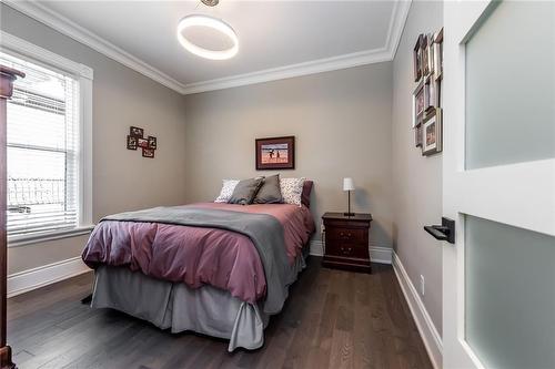 14 Bold Street, Hamilton, ON - Indoor Photo Showing Bedroom