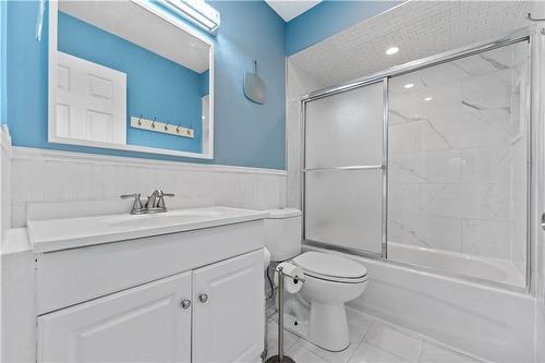 191 Queen Victoria Drive, Hamilton, ON - Indoor Photo Showing Bathroom