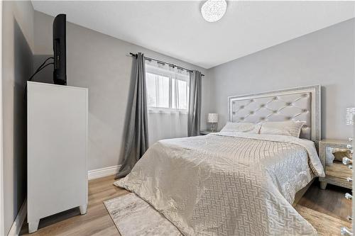 191 Queen Victoria Drive, Hamilton, ON - Indoor Photo Showing Bedroom