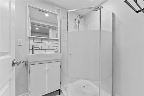 191 Queen Victoria Drive, Hamilton, ON - Indoor Photo Showing Bathroom