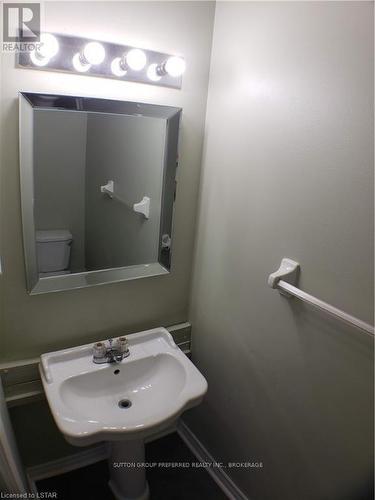 165 - 1247 Huron Road, London, ON - Indoor Photo Showing Bathroom