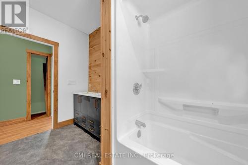 554 A Old Diamond Lake Rd, Bancroft, ON - Indoor Photo Showing Bathroom