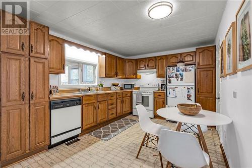 311 Hoople Avenue, Cornwall, ON - Indoor Photo Showing Kitchen With Double Sink