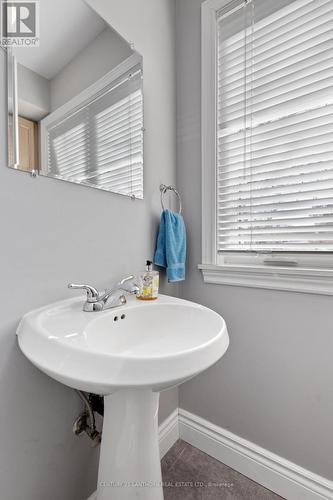 1-14 Mortimer St, Prince Edward County, ON - Indoor Photo Showing Bathroom