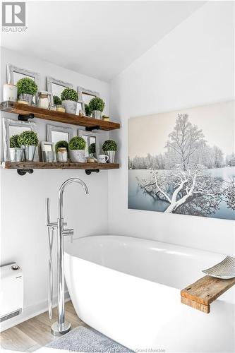 113 Railway Ave, Pointe Du Chene, NB - Indoor Photo Showing Bathroom