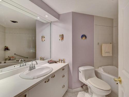 Ensuite bathroom - 311-450 Rue St-Georges, Saint-Lambert, QC - Indoor Photo Showing Bathroom