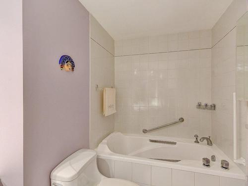 Salle de bains attenante Ã  la CCP - 311-450 Rue St-Georges, Saint-Lambert, QC - Indoor Photo Showing Bathroom