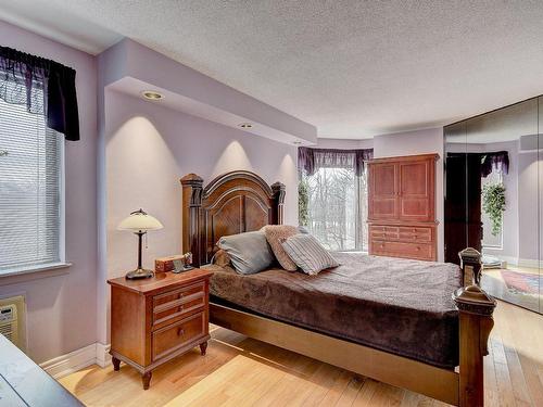 Chambre Ã  coucher principale - 311-450 Rue St-Georges, Saint-Lambert, QC - Indoor Photo Showing Bedroom