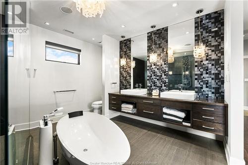 42 Chevreuil Crt, Dieppe, NB - Indoor Photo Showing Bathroom