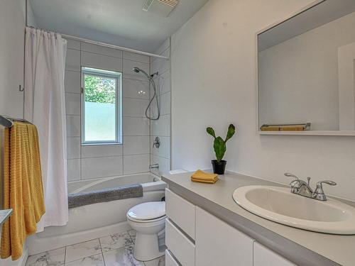 Bathroom - 848  - 850 Place Fleurie, Sainte-Adèle, QC - Indoor Photo Showing Bathroom