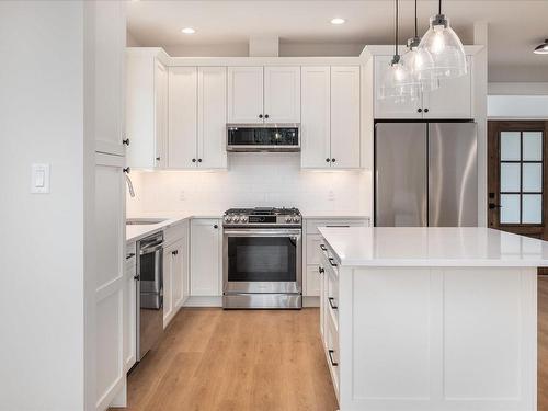 4541 Suncrest Rd, Nanaimo, BC - Indoor Photo Showing Kitchen With Upgraded Kitchen