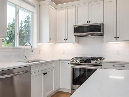 4541 Suncrest Rd, Nanaimo, BC - Indoor Photo Showing Kitchen With Upgraded Kitchen