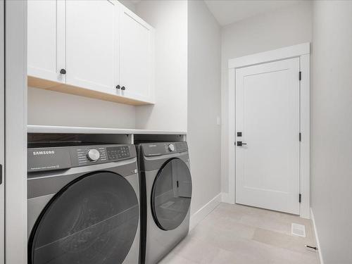 4541 Suncrest Rd, Nanaimo, BC - Indoor Photo Showing Laundry Room