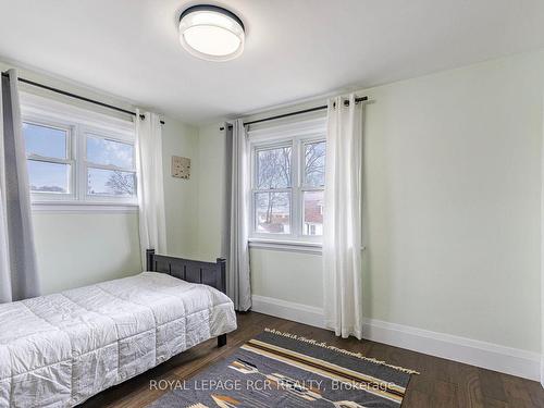 100 Harrison Ave, Aurora, ON - Indoor Photo Showing Bedroom