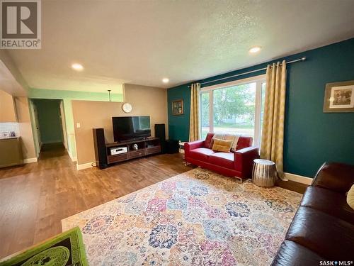 212 4Th Avenue E, Nokomis, SK - Indoor Photo Showing Living Room