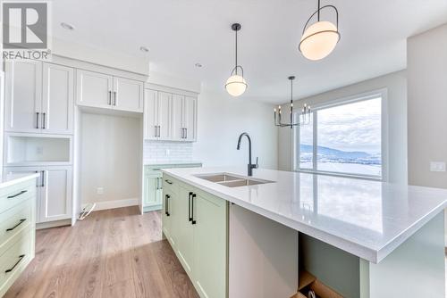 168 Whistler Place, Vernon, BC - Indoor Photo Showing Kitchen With Double Sink With Upgraded Kitchen