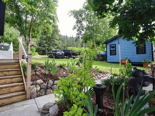 7837 Frontage Lane, Chase, BC - Outdoor