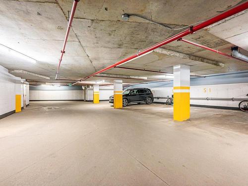 Garage - 409-950 Boul. Lebeau, Montréal (Saint-Laurent), QC - Indoor Photo Showing Garage