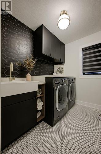 641 Wild Rye Street, Waterloo, ON - Indoor Photo Showing Laundry Room