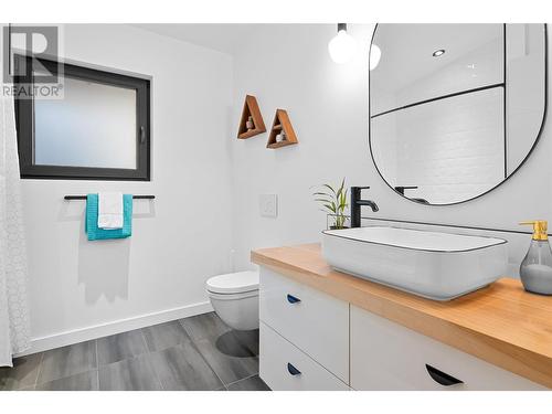 1535 Birch Drive, Revelstoke, BC - Indoor Photo Showing Bathroom