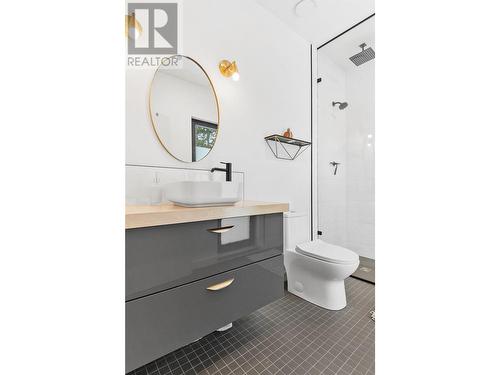 1535 Birch Drive, Revelstoke, BC - Indoor Photo Showing Bathroom