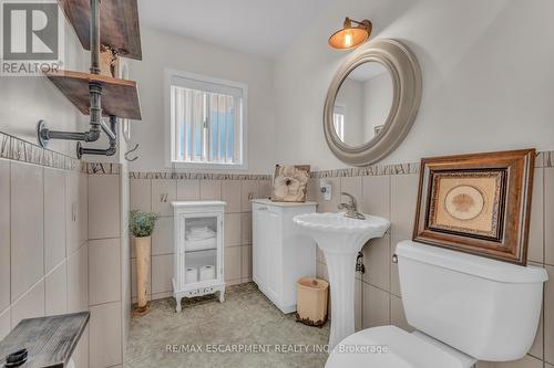 82 Rymal Rd E, Hamilton, ON - Indoor Photo Showing Bathroom