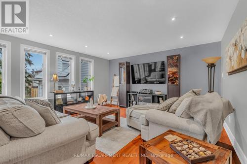 82 Rymal Rd E, Hamilton, ON - Indoor Photo Showing Living Room