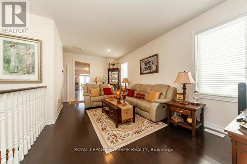 560 Brett Street, Shelburne, ON - Indoor Photo Showing Living Room