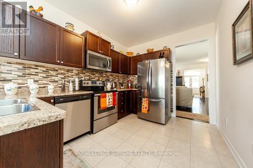 560 Brett St, Shelburne, ON - Indoor Photo Showing Kitchen With Stainless Steel Kitchen With Double Sink