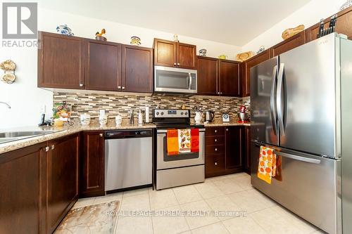 560 Brett St, Shelburne, ON - Indoor Photo Showing Kitchen With Stainless Steel Kitchen