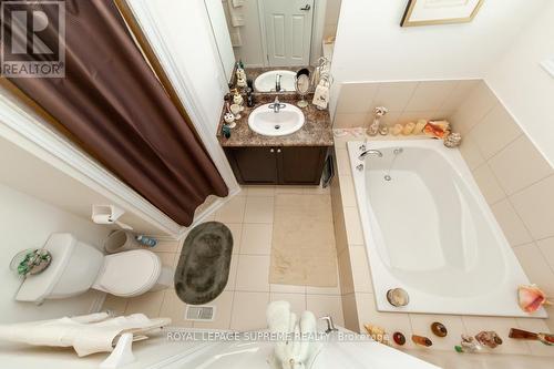 560 Brett Street, Shelburne, ON - Indoor Photo Showing Bathroom