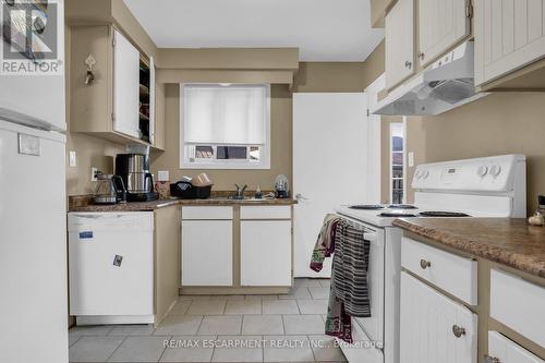 4649 Sussex Dr, Niagara Falls, ON - Indoor Photo Showing Kitchen