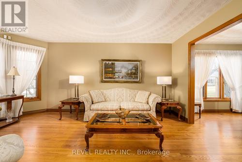 3412 Vinehaven Trail, Lincoln, ON - Indoor Photo Showing Living Room
