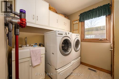 3412 Vinehaven Trail, Lincoln, ON - Indoor Photo Showing Laundry Room
