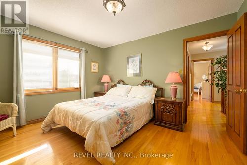 3412 Vinehaven Trail, Lincoln, ON - Indoor Photo Showing Bedroom