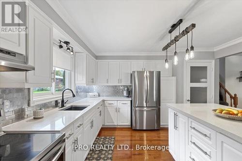 15 Congress Crescent, Hamilton, ON - Indoor Photo Showing Kitchen With Stainless Steel Kitchen With Upgraded Kitchen