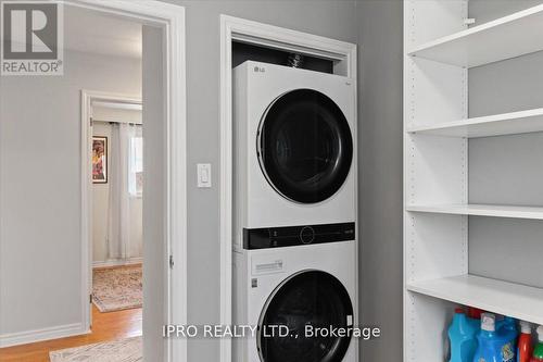 15 Congress Crescent, Hamilton, ON - Indoor Photo Showing Laundry Room