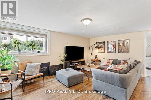 15 Congress Crescent, Hamilton, ON - Indoor Photo Showing Living Room