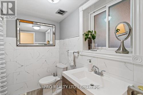 15 Congress Crescent, Hamilton, ON - Indoor Photo Showing Bathroom