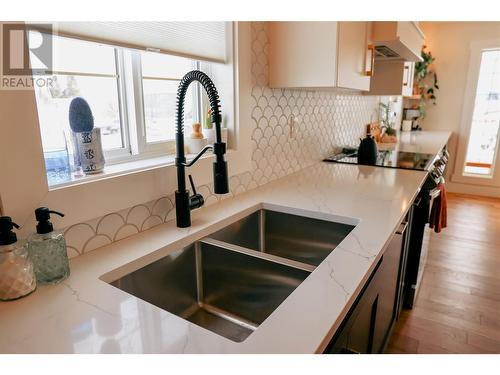 1729 109 Avenue, Dawson Creek, BC - Indoor Photo Showing Kitchen With Double Sink