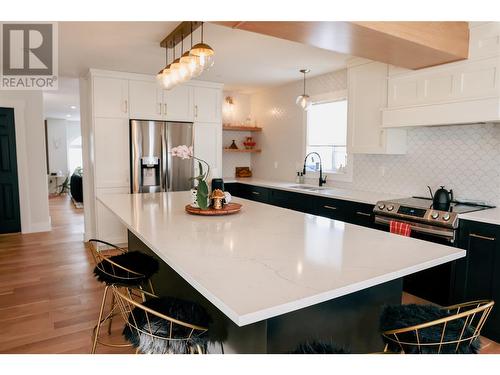 1729 109 Avenue, Dawson Creek, BC - Indoor Photo Showing Kitchen With Upgraded Kitchen